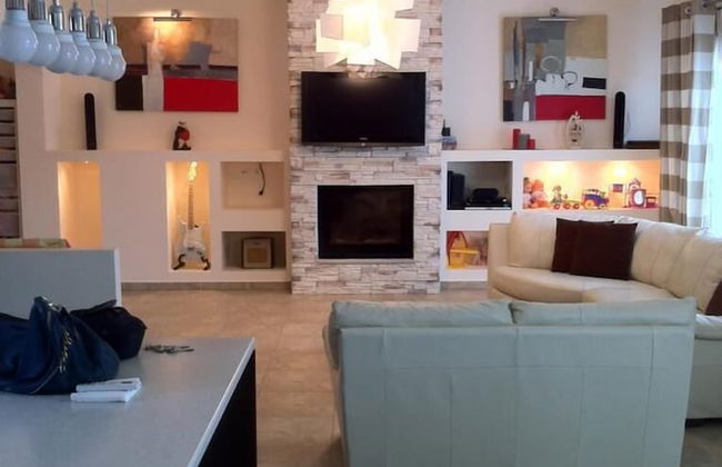 Luxurious 6 Bedroom Villa In a Great Location - Foto 15