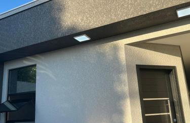 Casa Nova, com cozinha planejada, bem localizada! - Foto 13