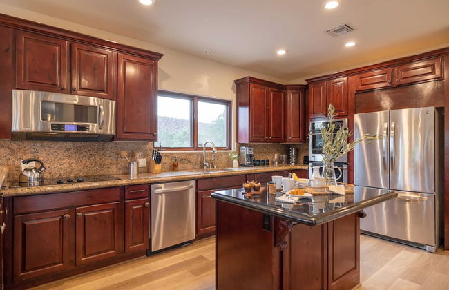 Pyramid by Avantstay Luxe Sedona Mansion w/ Views, 7mins to Downtown - Photo 11