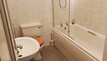Bright Characterful 2-Bed Apt ORMEAU ROAD - Foto 3, Shower