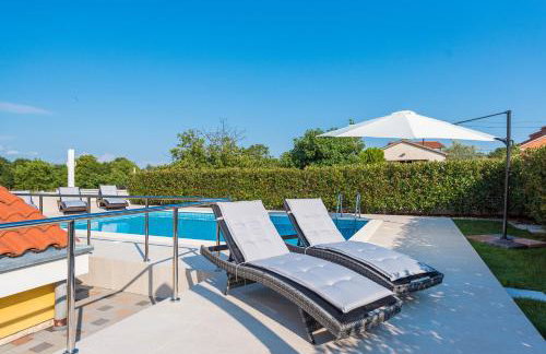 Villa Petra s bazenom, roštiljem i parkingom - Foto 2