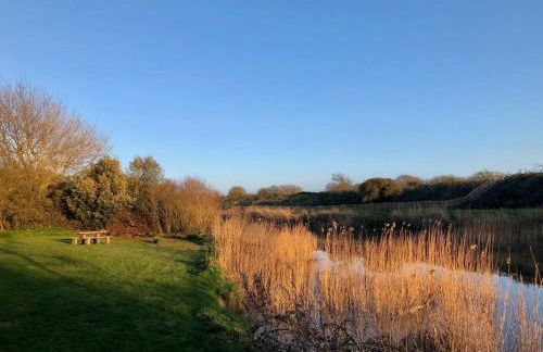 Restful and Cosy 4 Bed Home Minutes from the Beach - Foto 29