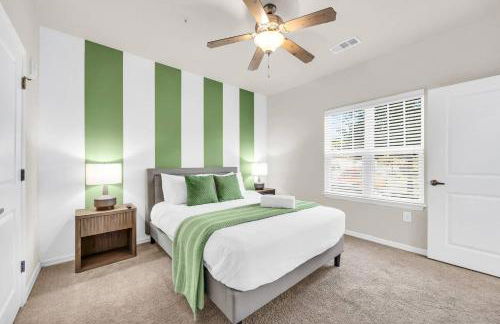 2BR Family Suite with Games & Pool - Foto 17