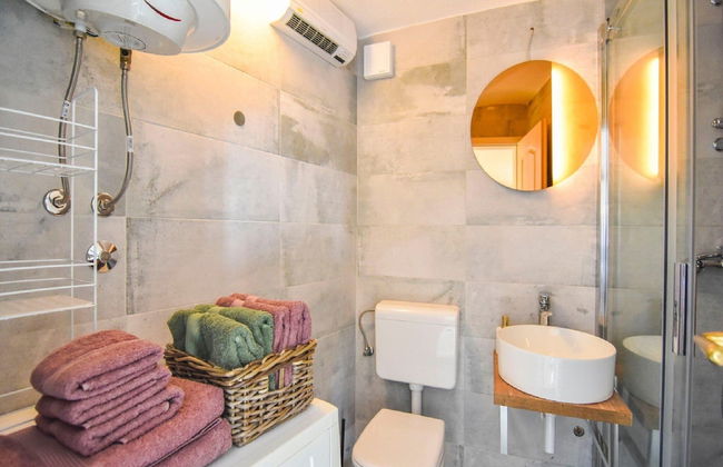 Villa Roza - One Bedroom With Swimming Pool - Photo 14