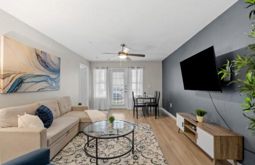3BR Luxe Oasis near Downtown, Pool, Gym, Bball Crt - Foto 14