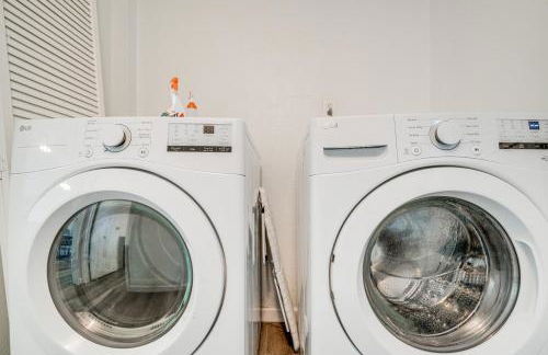 Game Room and Patio Family Home in The Colony! - Foto 22