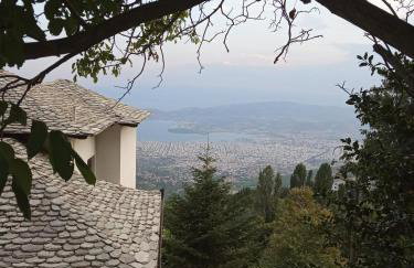 Άνετος χώρος με parking, αυλή και θαυμάσια θέα - Foto 3