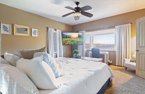 Lakefront Family Retreat w/ Views, Boat Slip - Foto 24