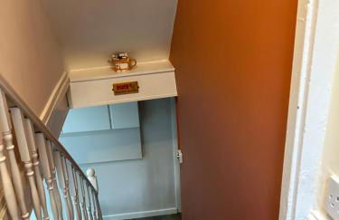 The Buxton Retreat A Luxurious 3-Storey Townhouse with Four Poster Bed and Double Jacuzzi Bath" - Photo 18