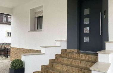 geräumige 4 Zimmer Wohnung mit Balkon - Photo 3