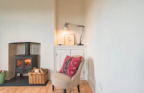 West Cottage by Bloom Stays - Photo 19