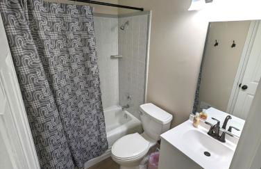 Cute Spacious Home - Photo 16