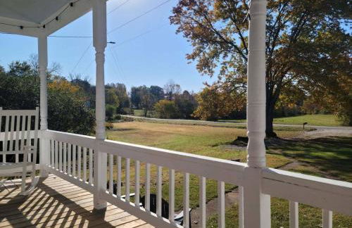 Restored 1900s Historic Home - Jonesboro, VA - Foto 26