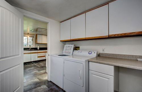 Little Blue Bungalow on Boise's Bench, Pet Friendly, Fully Fenced yard with doggie door! 2 miles from BSU, 5 minutes from Downtown Boise, Desk and workstation for remote workers, 2 TV's large walk-in closet, Good for mid-term stays - Foto 38