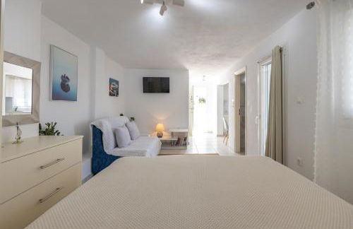 Lydia's West Apartment - Photo 30