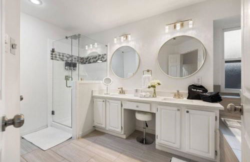 New Luxury Getaway - Two King Beds, Heated Pool, Outdoor Grill & 1Gbps Wifi - Photo 15