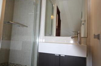 Belle villa d'angle spacieuse semi climatisée, de tout confort dans domaine PORTES DU SOLEIL, ACCES PISCINES PAYANT EN SUPPL - 3 chambres, 6 couchages, wifi, 400m de la mer LRPDSJ7 - Foto 12