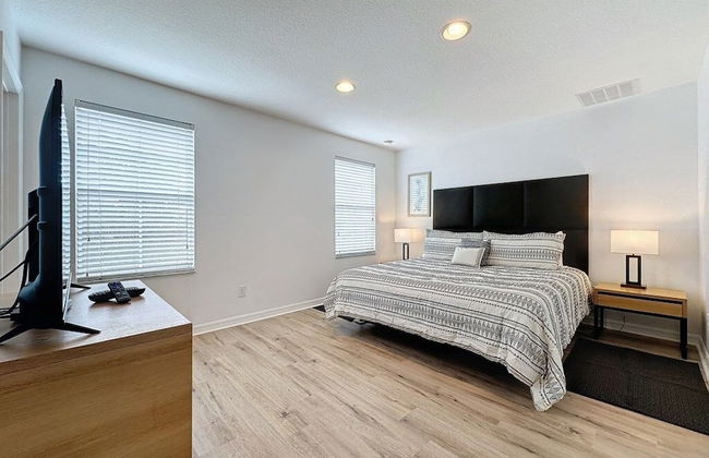 Amazing Townhouse Close To Disney 2 Bed 2.5 Bath 2 Bedroom Townhouse by RedAwning - Foto 2