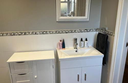 Cosy Hillside Annex - Photo 7