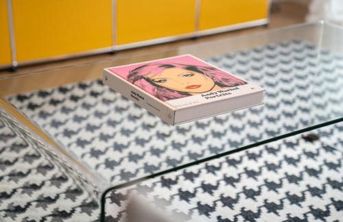 CLS Zentrale City-Wohnung in Hamburg mit E-Laden und Tiefgarage, Klimaanlage, gratis WLAN, Smart TV, großer Balkon, Nespresso Maschine inklusive Kapseln, Blick über Hamburg, Parkplatz, Cafe im Haus, Bushaltestelle direkt gegenüber, Flex Check In - Foto 9