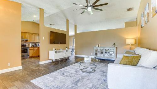 Near Beaches Pet-Friendly Sunrise Escape with Patio - Foto 3