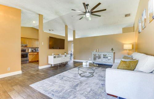 Near Beaches Pet-Friendly Sunrise Escape with Patio - Foto 3