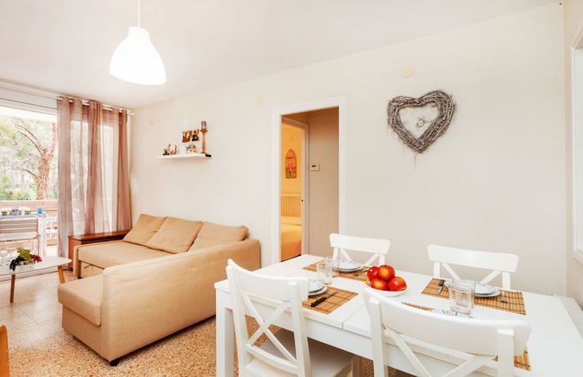 1 bedroom Apartment in Salou with swimming pool and garden - Photo 3