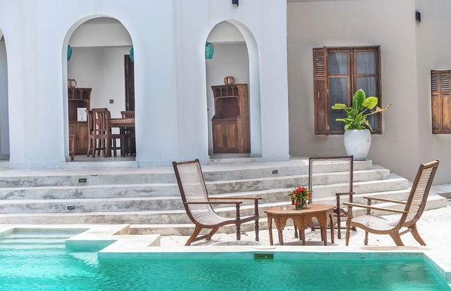 Solymar Staffed Beach Front Villa - Photo 24