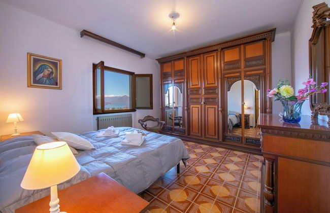 Oasi di Castelveccana Apt Pool and View - Photo 3