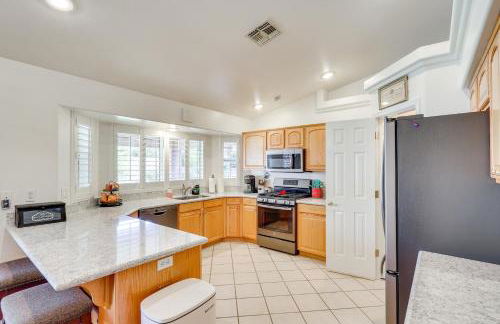 Kingman Family Home Yard, Grill and Room to Relax! - Photo 7