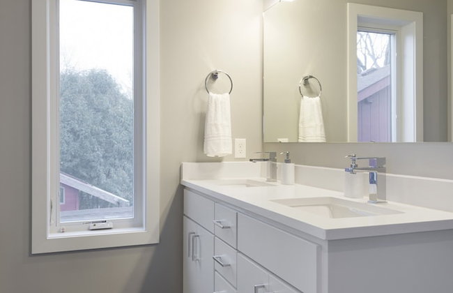 Lakefront Luxury - Photo 27