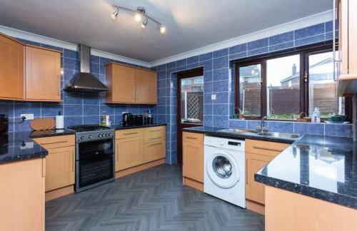 Preston 4 bedroom house near M55 & M6 - Photo 57