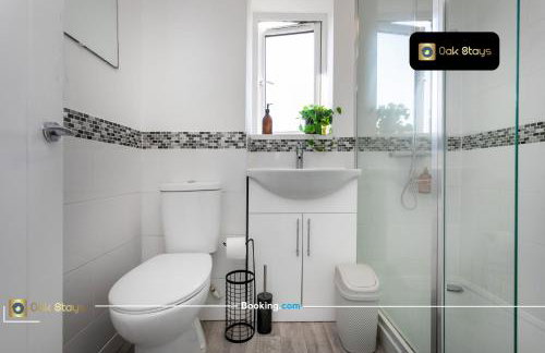 Quick Deals l 5 Bedroom l Sleeps 10 l Parking l Ideal for Groups l Oak Stays Short Lets & Serviced Accommodations - Foto 35