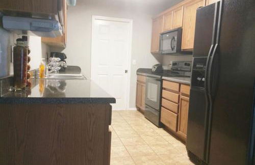 McKinley House - Gym, Garage and Fenced Yard - Photo 2