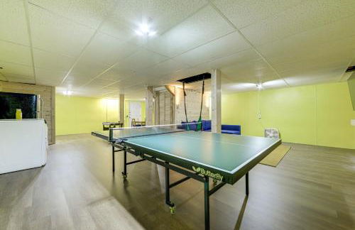 Creek View and Hot Tub Woodsy Maggie Valley Cottage - Foto 29