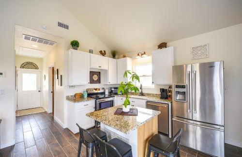 Center Point Countryside Cottage with Deck, Grill! - Photo 3