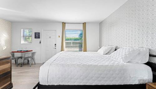 King Studio 3 Min to Beach Pool Parking - Foto 1