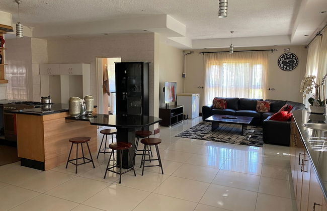 Luxurious 4 bed With Pool in Helensvale - 2255 - Foto 25