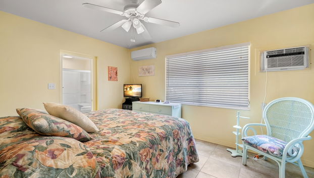 Bayshore Cottage - Photo 5, Room