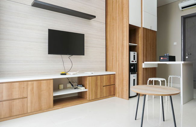 Comfortable Design 1BR Apartment Ciputra International Puri - Photo 11