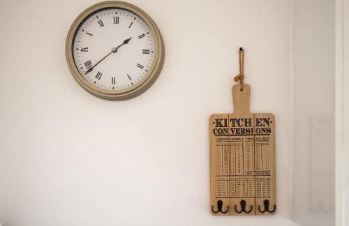 Ideal 2 Bedroom Ground floor Apartment By Jesswood Properties for Contractors & Business, Free Parking and Wifi - Foto 17