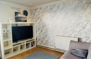 Charming 2 Bedroom Flat with Urban Views - Foto 1