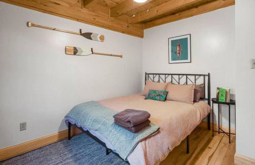 Lakefront Log Cabin, Private Lake Access w/Peloton - Foto 34