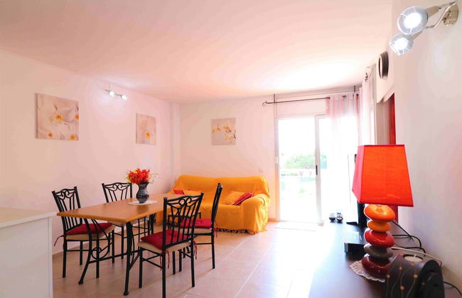 Pretty Apartment With Balcony - Photo 11