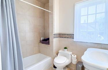 Family-Friendly 4 Bed 3 Bath Downtown Delight - Foto 26