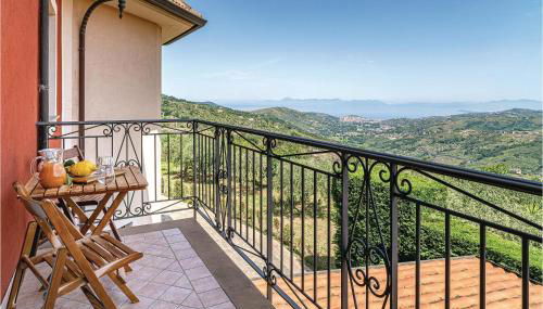 Lovely Apartment In Laureana Cilento Sa - Foto 2