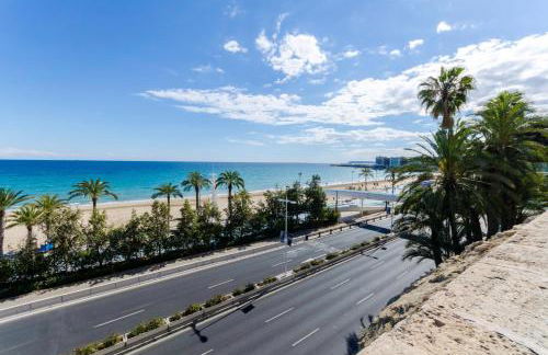 Céntrico, reformado, frente a playa de Alicante y piscina - Photo 16