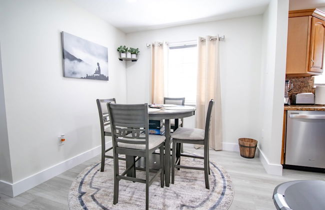 Good Vibes Oasis- Cozy Townhome With Parking - Photo 10