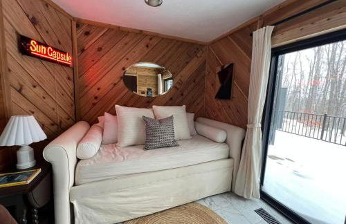 Retro Retreat with Hot Tub, Sauna & Arcade - Foto 49