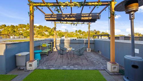 Chic Silver Lake Oasis with Breathtaking City Skyline Views, Private Rooftop & Garage - Foto 3